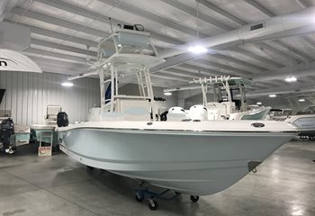 2025 Robalo 246 Cayman Sky Deck Boat